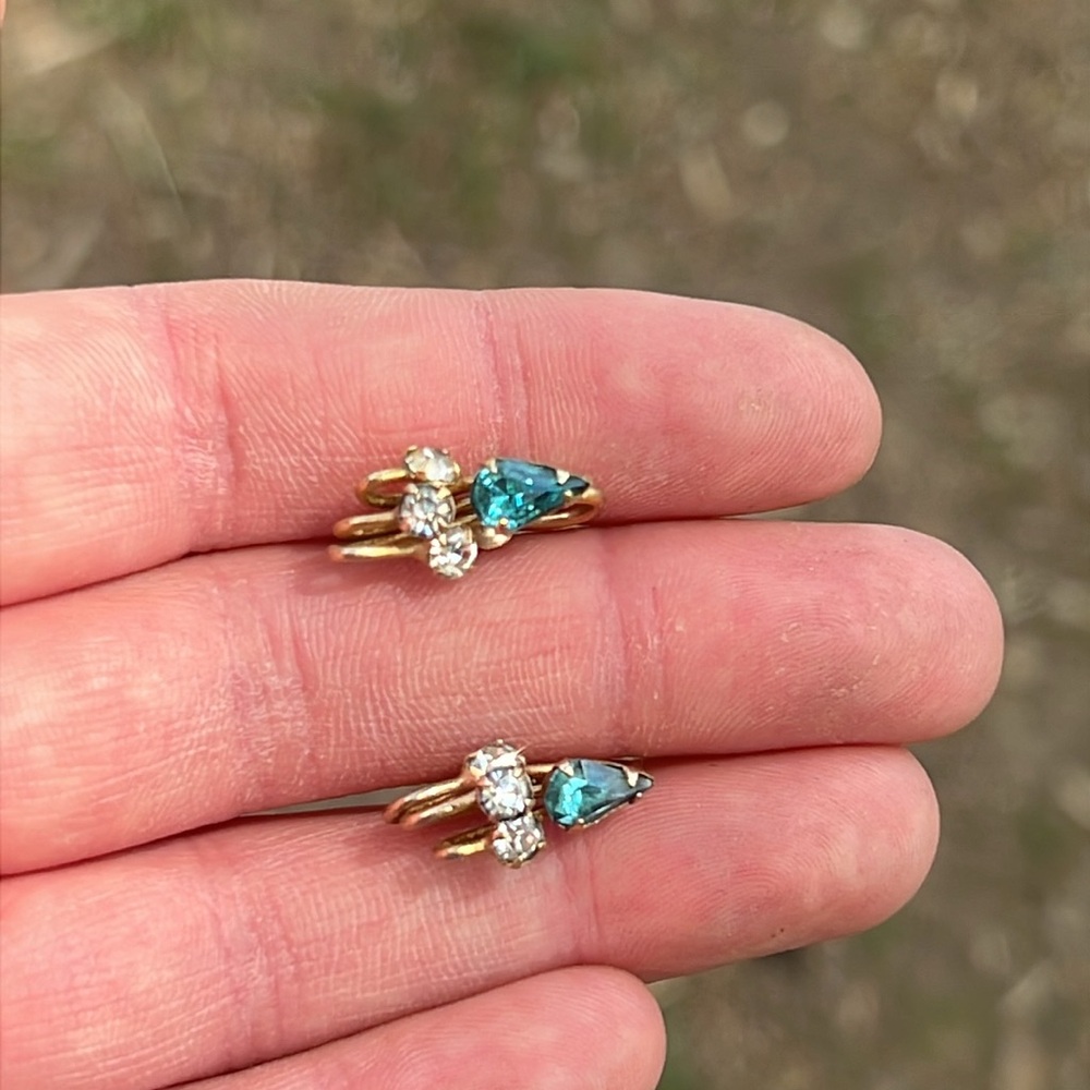 scitarelli earrings vintage gold tone. Clip ons